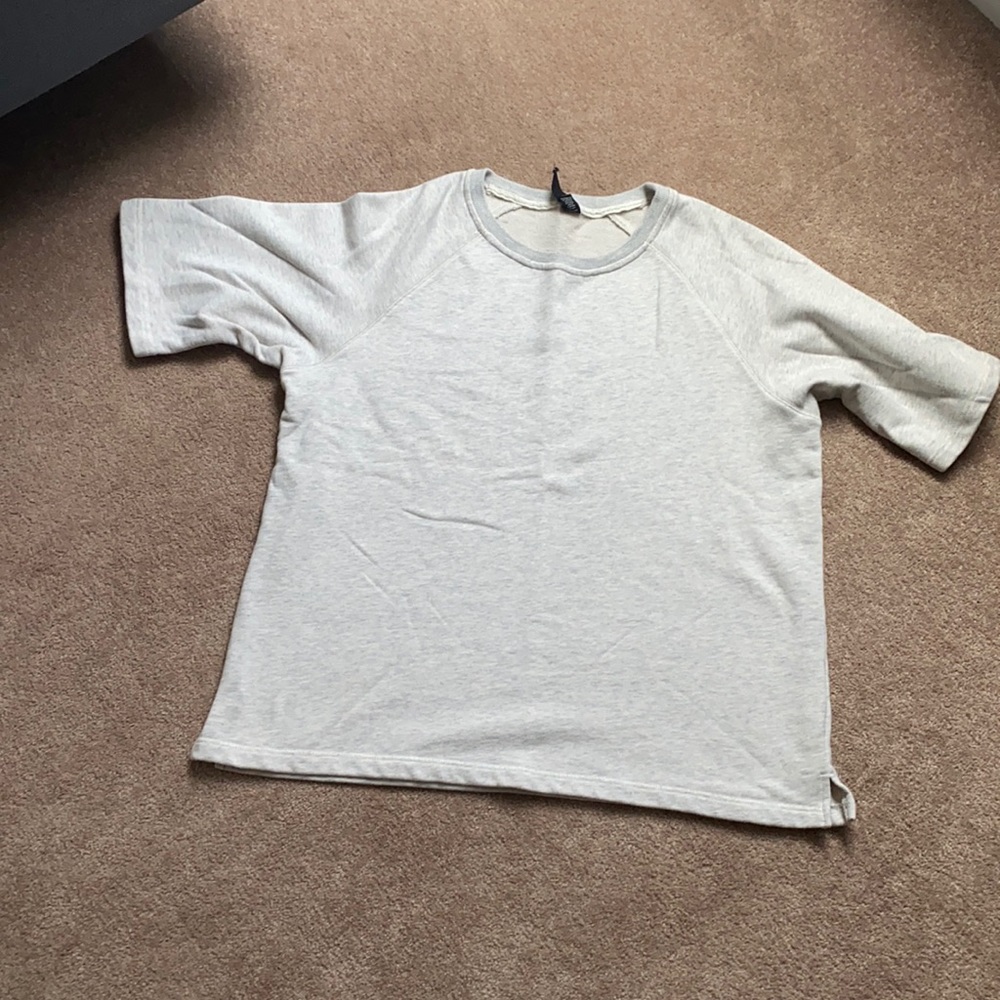 Short sleeve sweater
